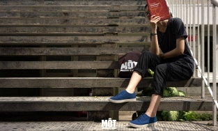  Giày Một: Chỉ bán một mẫu giày duy nhất và mọi họa tiết đặt xuống đế giày