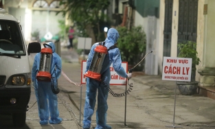 Chưa tìm ra nguồn lây với du học sinh Hà Nội mắc Covid-19 khi tới Pháp