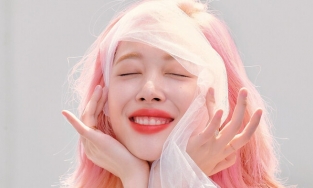 Mẹ ruột Sulli tiết lộ con gái từng tự tử hụt vì chia tay bạn trai Choiza