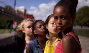 Netflix bị phản ứng dữ dội vì ra mắt phim trẻ em có hình ảnh khiêu dâm