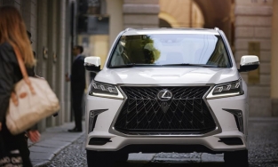 Giá lăn bánh của Lexus LX 570 gần 10 tỷ đồng