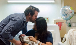 Có nên để chồng vào phòng sinh cùng vợ?