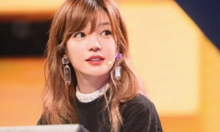 Triệu Vy gây chú ý với nhan sắc ở tuổi 44