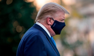 Bác sĩ cố ngăn chặn bệnh tình của Donald Trump tiến triển xấu 