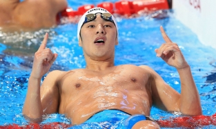 Kình ngư Nhật Bản có nguy cơ mất sự nghiệp vì ngoại tình