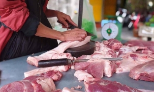 Giá thịt heo giảm sâu xuống mức 70.000 đồng/kg