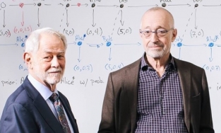 Lý thuyết đấu giá giúp hai giáo sư người Mỹ giành giải Nobel kinh tế 2020