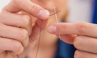 Phẫu thuật lấy chiếc kim khâu dài 17mm trong cơ thể bé gái 3 tuổi ở Phú Thọ