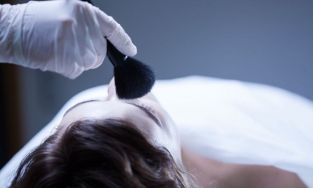 Nghề trang điểm tử thi: Thu nhập cả tỷ mỗi năm vẫn  bị kỳ thị