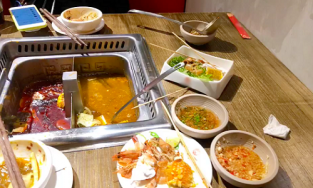 Nhà hàng buffet xin lỗi khách trên mặt báo, sau lưng nhắn tin dọa ra tòa