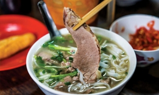 Người phụ nữ ở Hà Nội bị thủng ruột sau khi ăn phở