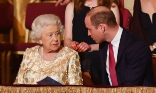 Hoàng tử William 'tàn nhẫn' với em trai để đứng về phía Nữ hoàng Elizabeth