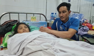 Người chồng bật khóc ở Trà Leng nói vợ con quan trọng nhất thế giới