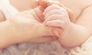 Cứu sống thai nhi từ bụng người mẹ tử vong do tai nạn giao thông