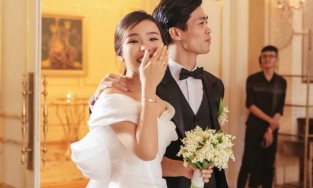 Ngày cưới của Công Phượng xuất hiện trên loạt báo Trung
