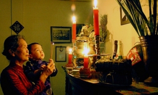 Rút chân hương trước hay sau khi cúng ông Táo mới là đúng?