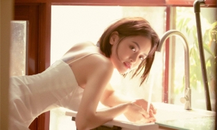 Ánh của 'Tình yêu và tham vọng' khoe nhan sắc quyến rũ ở tuổi 26