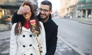 Màu nào tượng trưng cho ngày 8/3?