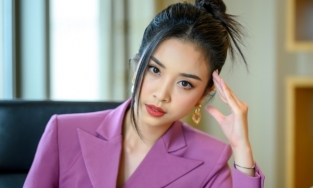 Nửa đêm, Á hậu Thúy An đăng ảnh chụp tay chân bầm dập sau 2 tháng kết hôn