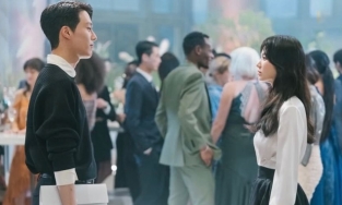 Thí sinh Hoa hậu được triệu phú công nghệ cầu hôn 'trên mây xanh': Đừng thấy hoa nở mà ngỡ xuân về