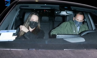 Giữa tin đồn hẹn hò The Weeknd, Angelina Jolie đi ăn tối với chồng cũ