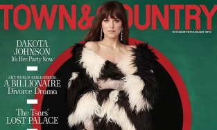 Mỹ nhân '50 sắc thái' Dakota Johnson quấn khăn lên bìa tạp chí