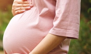 Phụ nữ mang thai là F0 có nguy cơ bị biến chứng nghiêm trọng