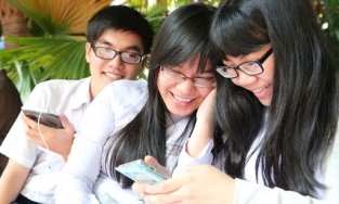 Học sinh phổ thông được sử dụng điện thoại trong lớp từ 1/11/2020