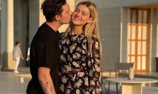 Hôn thê của Brooklyn Beckham úp mở chuyện mang thai gây xôn xao Hollywood