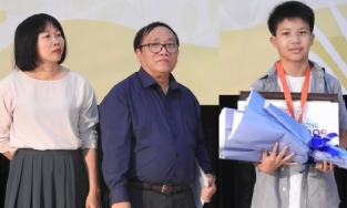 Con trai nhà văn Nguyễn Ngọc Tư nhận giải thưởng văn học lớn