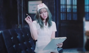 Cảnh bị chỉ trích gợi dục trong 'Lovesick Girls' của Blackpink bị cắt bỏ