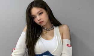 Jennie BlackPink tiếp tục gây tranh cãi về trang phục
