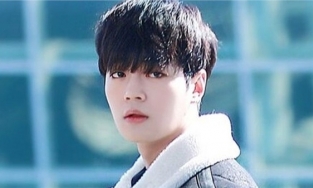 Idol Hàn Quốc đầu tiên xác nhận dương tính với Covid-19