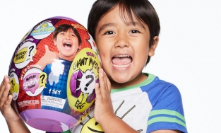 Cậu bé 9 tuổi kiếm 600 tỷ mỗi năm, là YouTuber thu nhập cao nhất thế giới