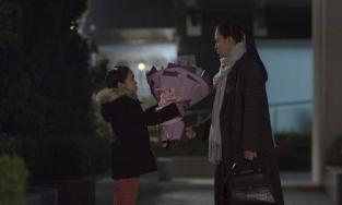 Hướng Dương Ngược Nắng tập 49: Hoàng dùng “mỹ nhân kế” xin lỗi Minh, Ngọc đòi “ăn thịt” Trí