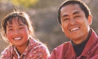 Ngụy Mẫn Chi: Cô bé chăn lợn trong phim Trương Nghệ Mưu ra sao sau 23 năm?