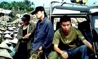 Ông Sinh và ông Tuấn trong Hương vị tình thân như thế nào trong bức ảnh hồi trẻ?