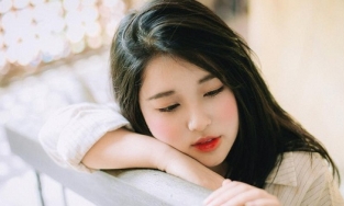 Cô giáo Thanh Nga là ai? Giáo viên livestream dạy Vật lý nổi tiếng vì quá xinh đẹp