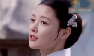 Mỹ nữ cổ trang Kim Yoo Jung đẹp lộng lẫy ở trường quay 'Bầu trời rực đỏ'