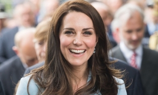 Cứ ngỡ làm dâu hoàng gia là 'chuột sa chĩnh gạo' nhưng công nương Kate phải từ bỏ thói quen thượng lưu để học cách sống như một thường dân