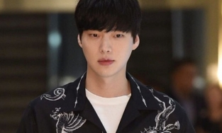 Ahn Jae Hyun tái xuất sau 2 năm ly hôn 'nàng cỏ' Goo Hye Sun