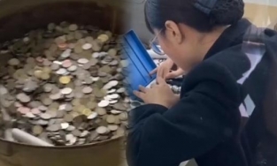 Nam thanh niên mừng cưới bạn thân 60 kg tiền xu, chú rể mất 7 tiếng để đếm