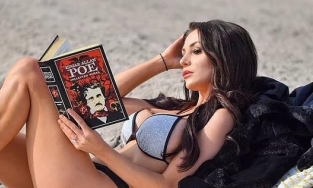 Courtney Stodden đẹp như tượng tạc trên bãi biển