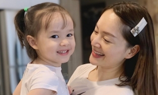 Con gái 3 tuổi của diễn viên Lan Phương: Xem phim mẹ đóng phải kèm điều kiện