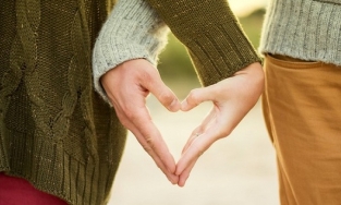 Tình yêu là gì? Quan điểm và định nghĩa về tình yêu