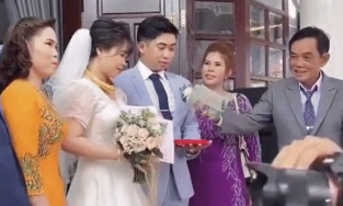 Bố chồng nhà người ta: Tặng con dâu 2 sổ đỏ, 500 triệu vẫn kém vui vì 'Giờ ba chỉ có vậy thôi'