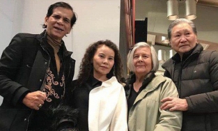 Cơ ngơi giàu có của nhà chồng Hà Hồ: Nội thất gỗ đắt đỏ, sân vườn mướt mắt