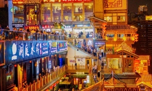 Một quốc gia phải thuyết phục người dân tiêu tiền, nhiều chính sách kích cầu được triển khai