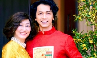 Chủ tịch ACB đăng ảnh cùng 'chị mẹ', chứng minh đẹp là do di truyền