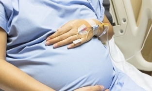 Chuyện xảy ra ở Hà Nội: Vợ bầu là F0, chồng nghe lời mẹ cuốn gói đồ đạc về với mẹ vì sợ lây